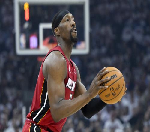 龙兴足球场,中超首秀吸,观众到场观,皇冠体育,皇冠体育平台,体育博彩,皇冠体育投注,实时赛事投注,体育投注