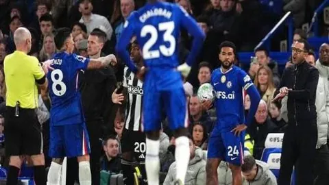 索斯盖特剖析：年轻男性群体沉迷游戏与色情，封闭自我行为现象